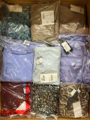 The photo shows a package with clothing in the category AR.