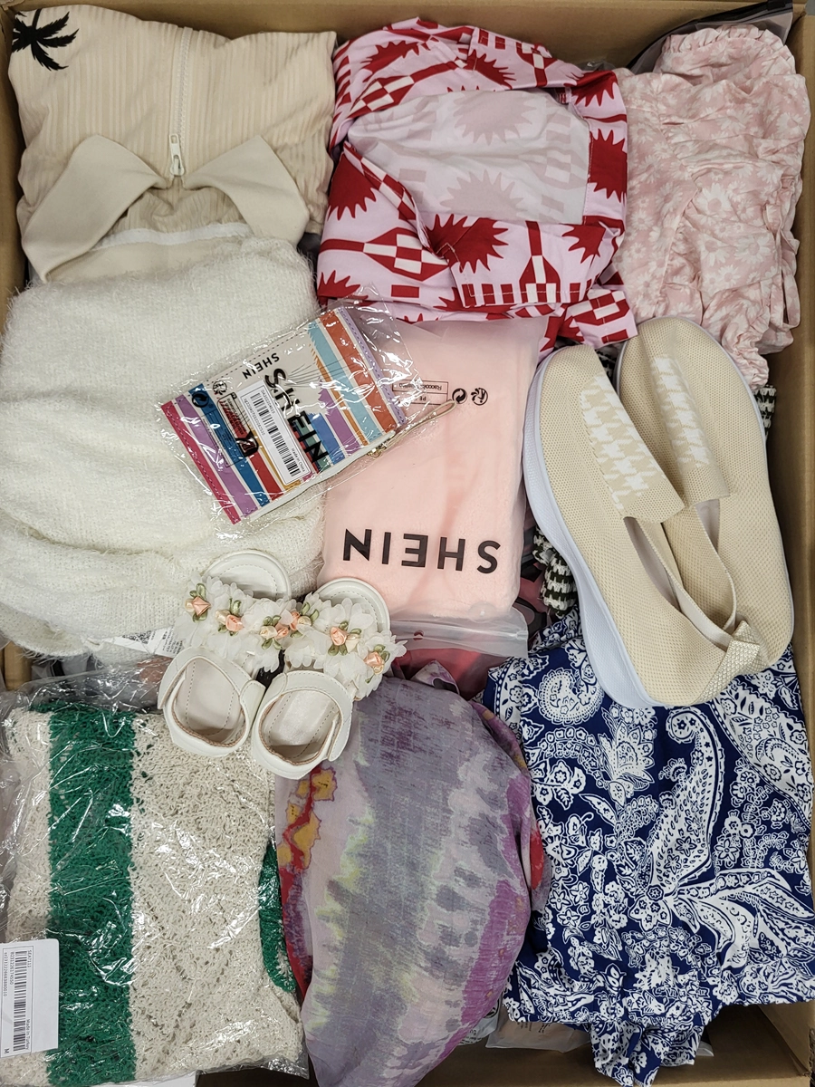 The photo shows a package with clothing in the category SN.