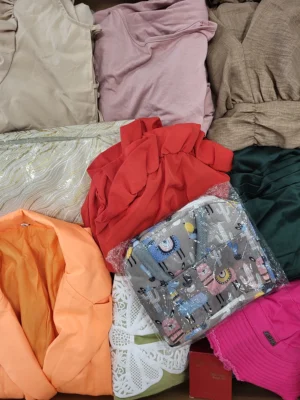 The photo shows a package with clothing in the category SN.