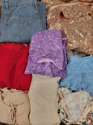 The photo shows a package with clothing in the category SN.