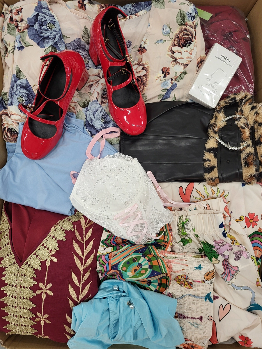 The photo shows a package with clothing in the category SN.