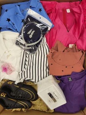 The photo shows a package with clothing in the category SN.
