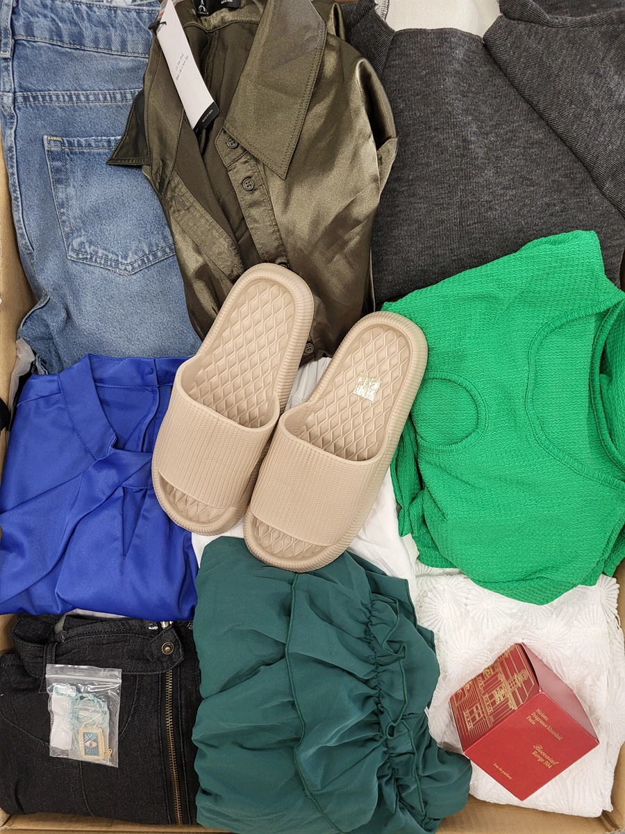 The photo shows a package with clothing in the category SN.