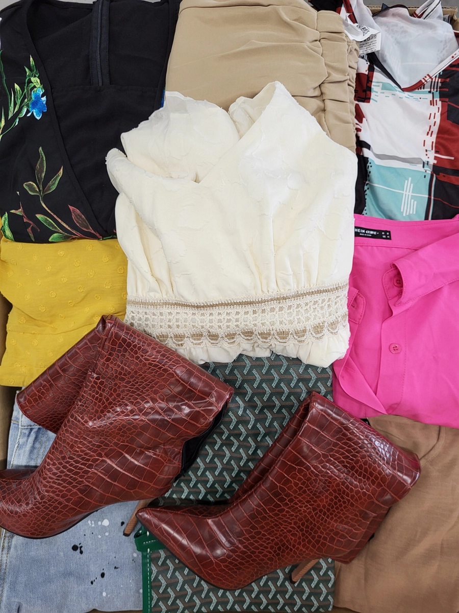 The photo shows a package with clothing in the category SN.