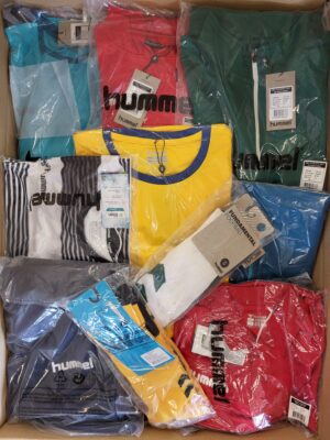 The photo shows a package with clothing in the category H.