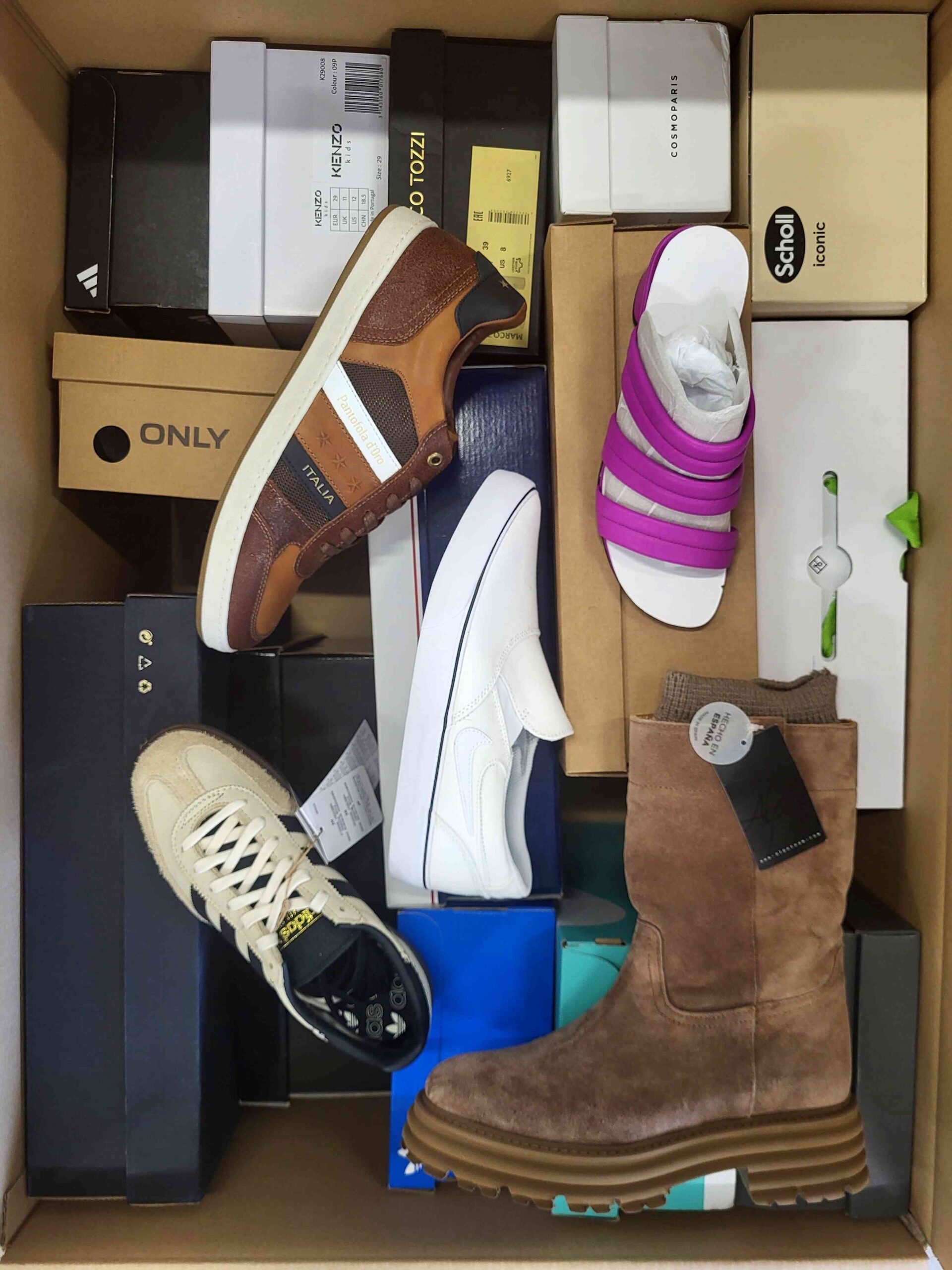 The photo shows a package with footwear in the category AS.