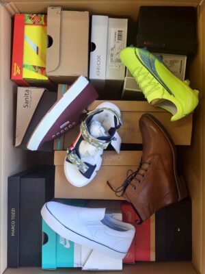 The photo shows a package with footwear in the category AS.