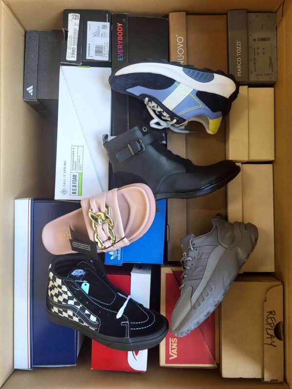 The photo shows a package with footwear in the category AS.