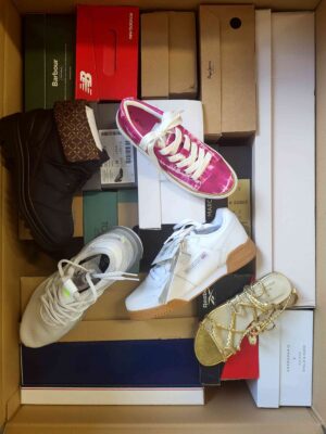 The photo shows a package with footwear in the category AS.