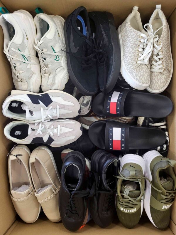 The photo shows a package with footwear in the category SH.