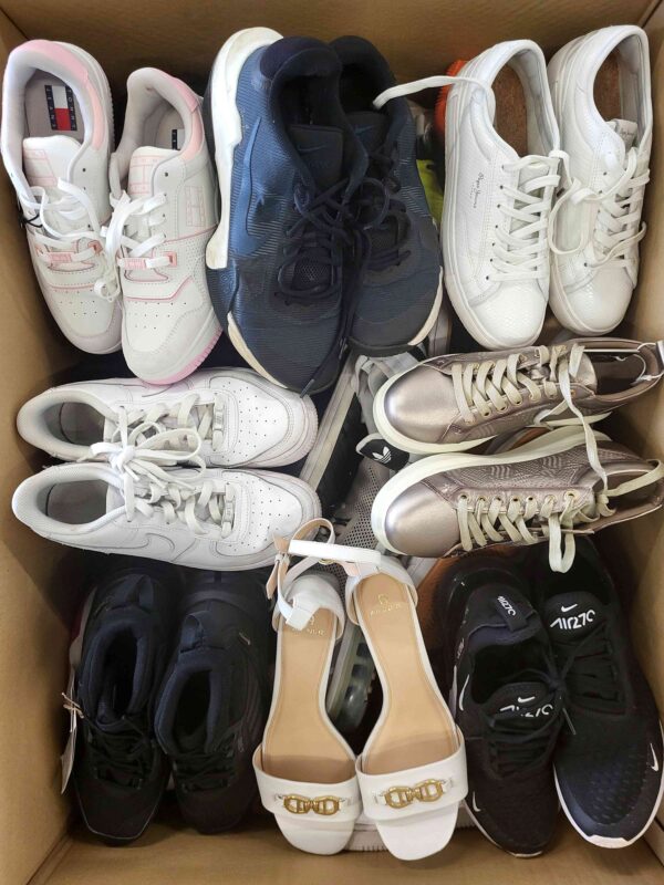 The photo shows a package with footwear in the category SH.