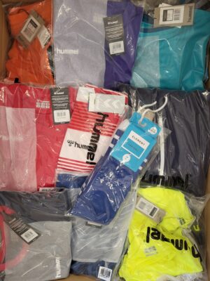 The photo shows a package with clothing in the category H.