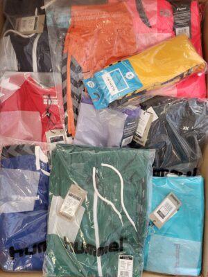 The photo shows a package with clothing in the category H.