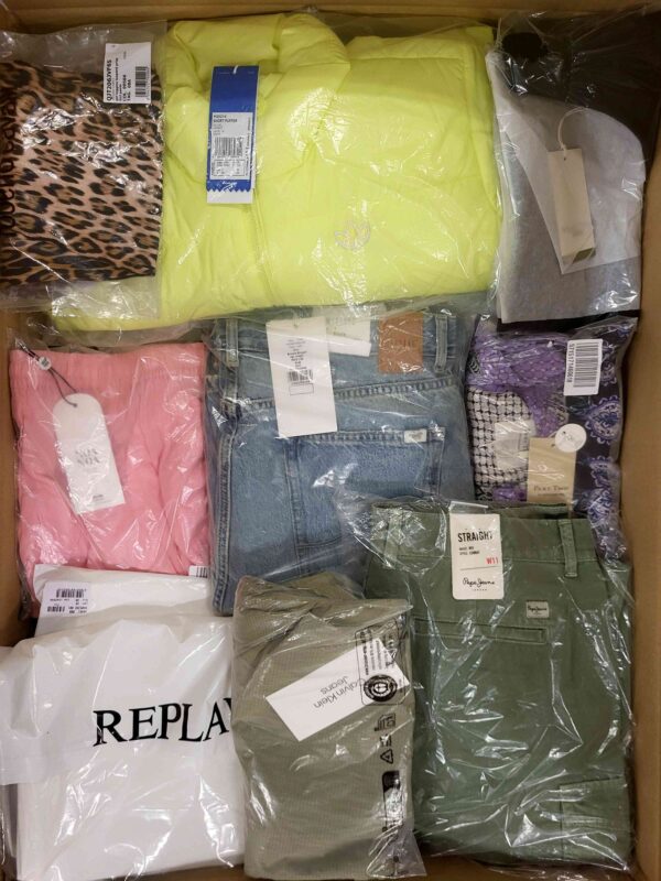 The photo shows a package with clothing in the category A.