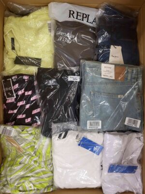 The photo shows a package with clothing in the category A.