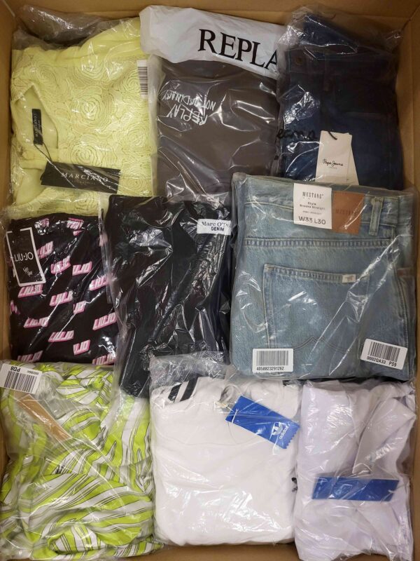 The photo shows a package with clothing in the category A.