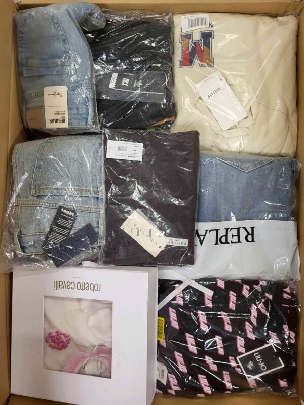 The photo shows a package with clothing in the category A.