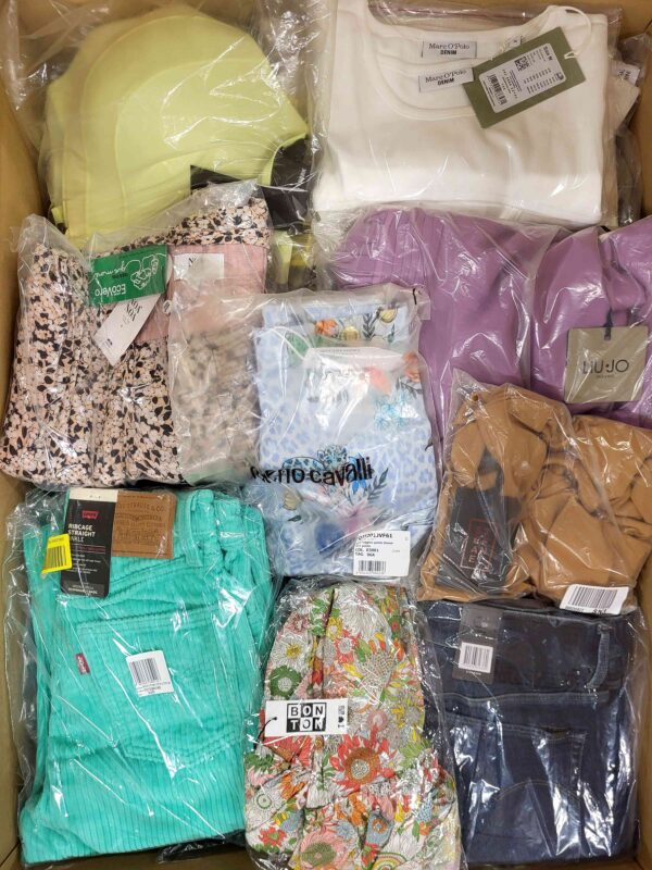 The photo shows a package with clothing in the category A.