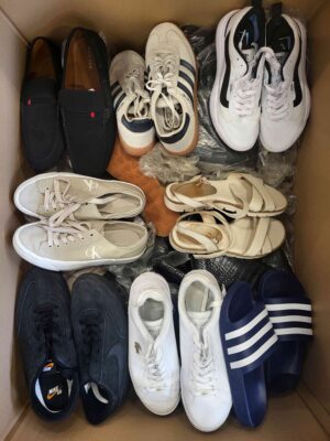 The photo shows a package with footwear in the category CSU.