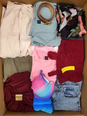 The photo shows a package with clothing in the category BSN.