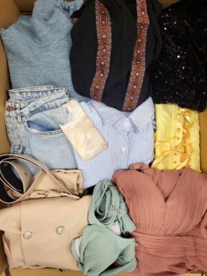 The photo shows a package with clothing in the category BSN.