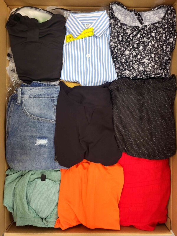 The photo shows a package with clothing in the category BSN.