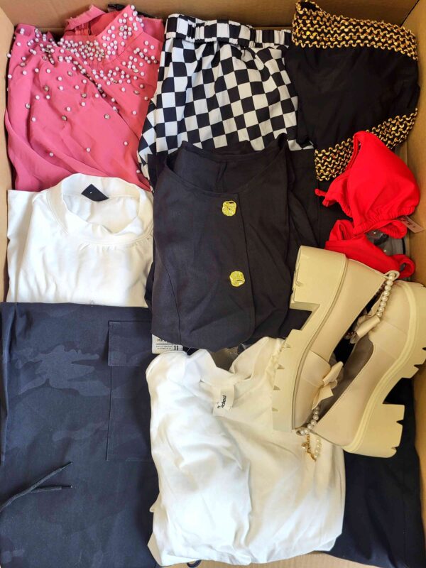 The photo shows a package with clothing in the category BSN.