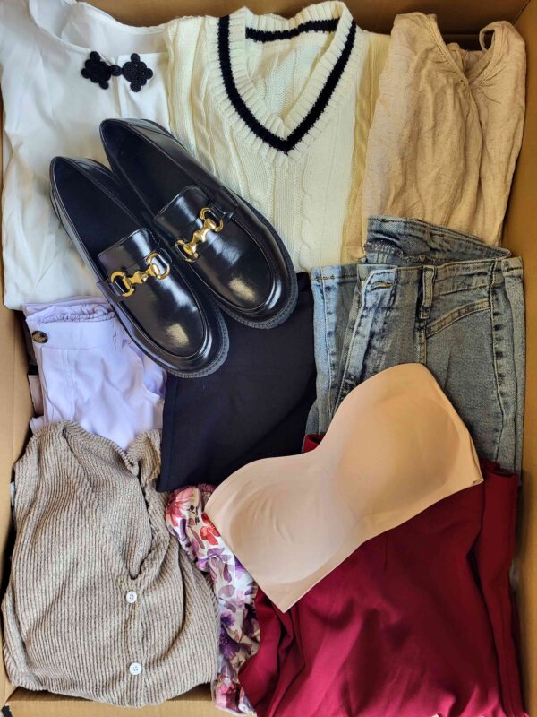 The photo shows a package with clothing in the category BSN.