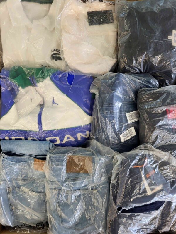 The photo shows a package with clothing in the category D.
