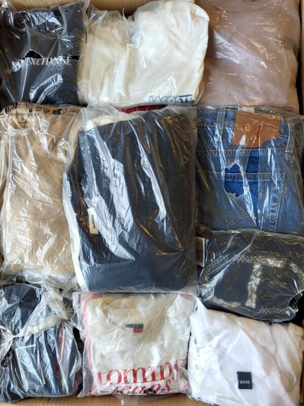 The photo shows a package with clothing in the category D.