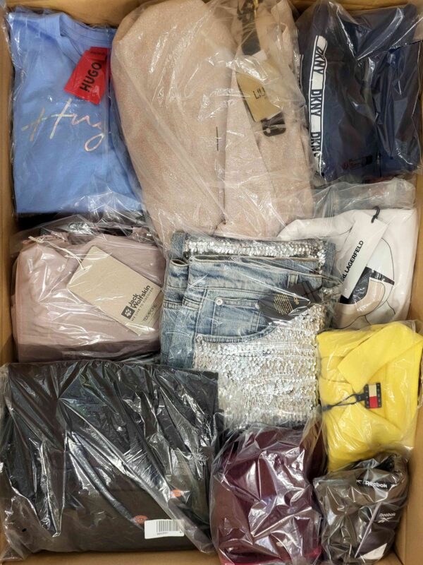 The photo shows a package with clothing in the category B.