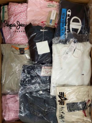 The photo shows a package with clothing in the category B.