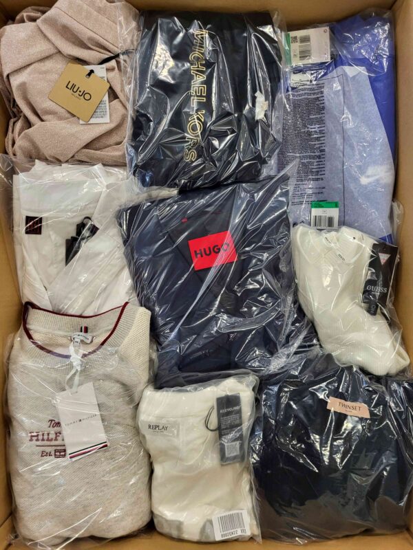 The photo shows a package with clothing in the category B.