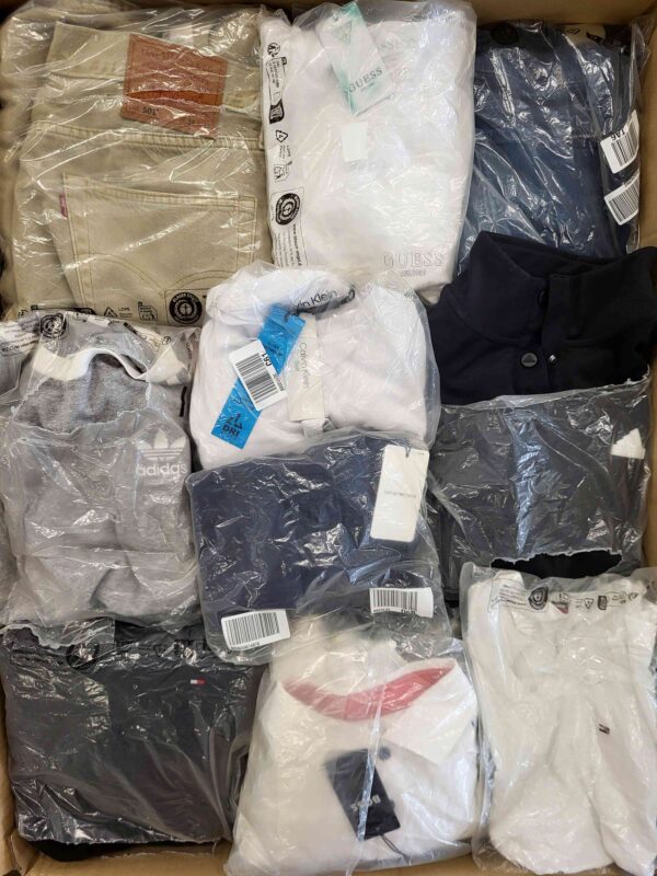 The photo shows a package with clothing in the category D.