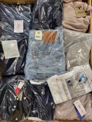 The photo shows a package with clothing in the category B.