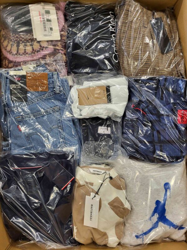 The photo shows a package with clothing in the category B.