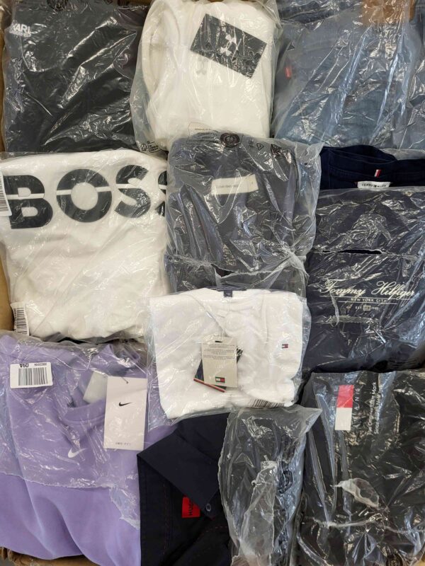 The photo shows a package with clothing in the category D.