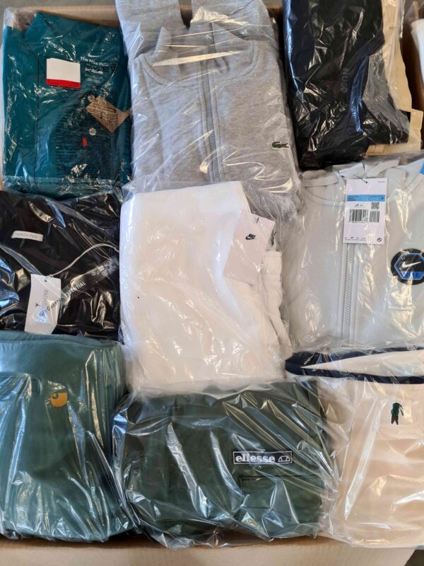 The photo shows a package with clothing in the category B.