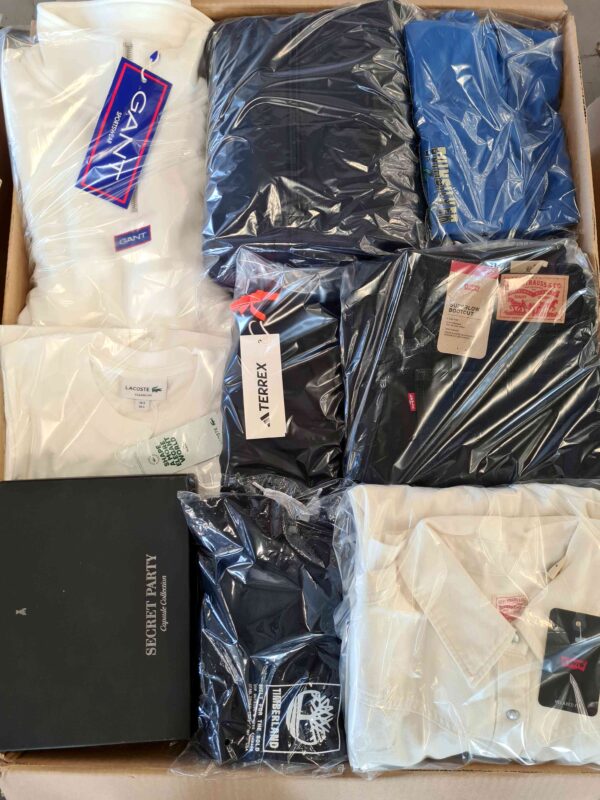 The photo shows a package with clothing in the category B.