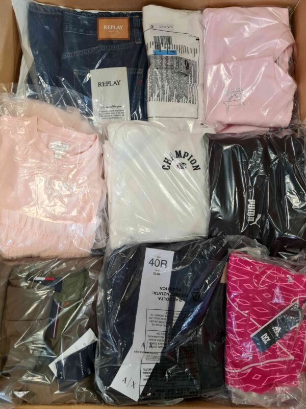 The photo shows a package with clothing in the category B.