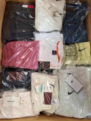 The photo shows a package with clothing in the category B.