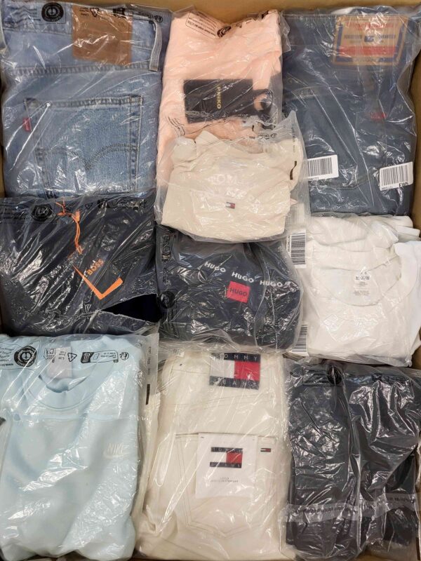 The photo shows a package with clothing in the category D.