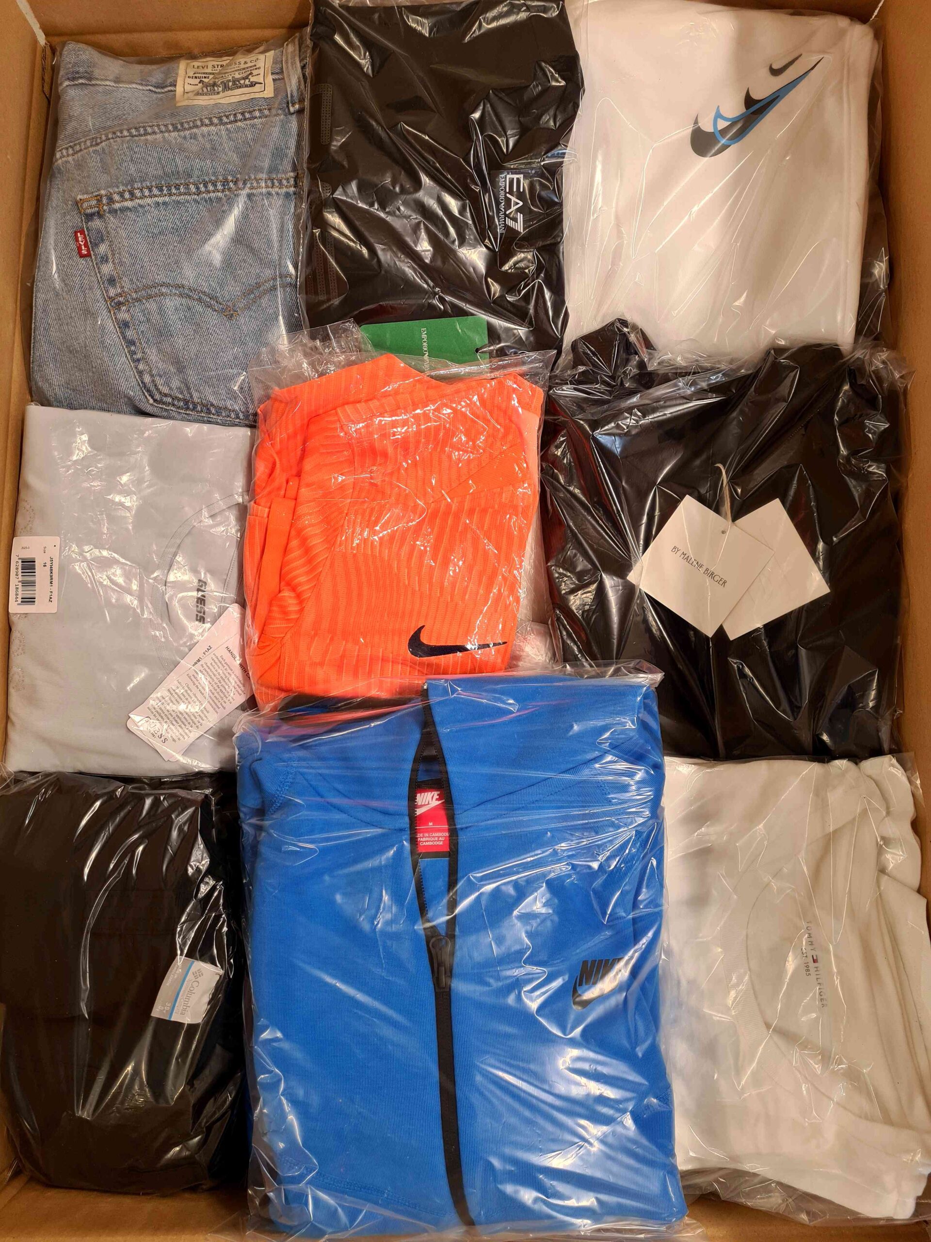 The photo shows a package with clothing in the category B.