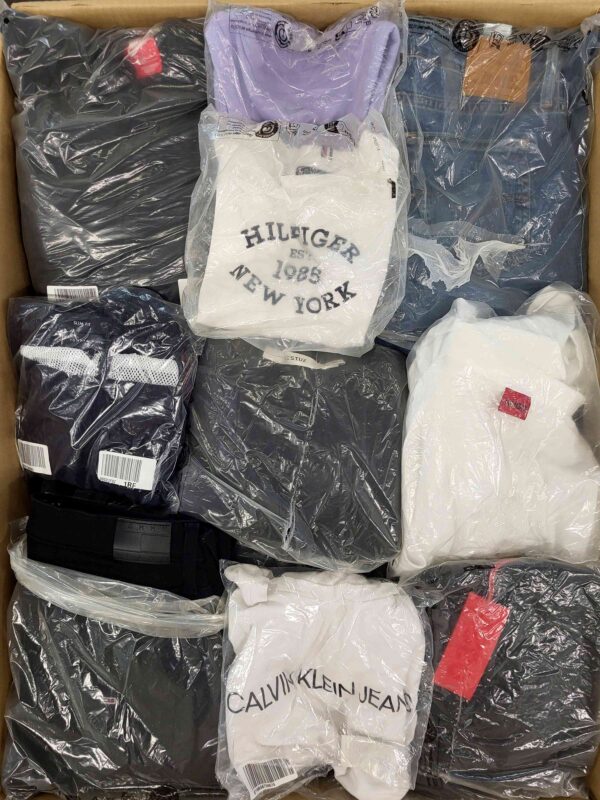 The photo shows a package with clothing in the category D.