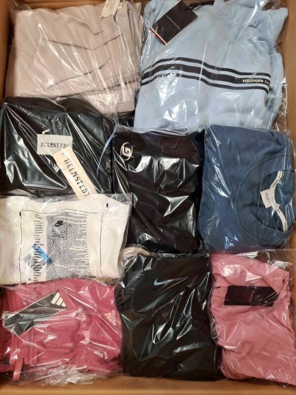 The photo shows a package with clothing in the category B.