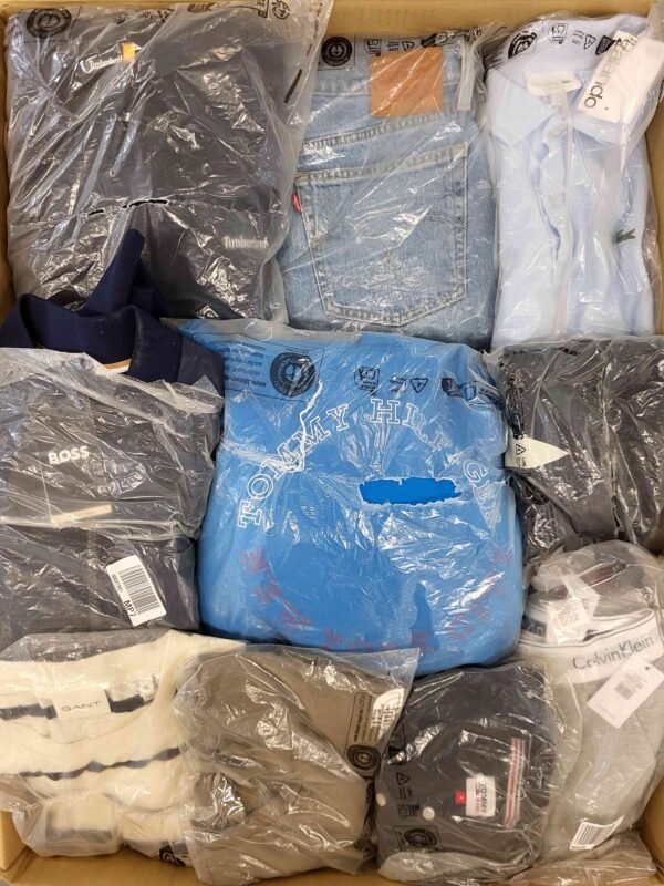 The photo shows a package with clothing in the category D.