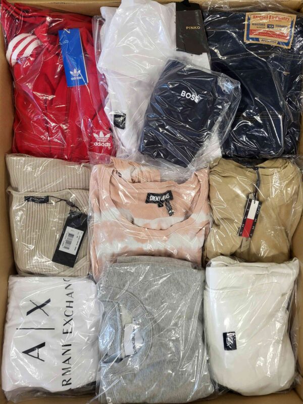 The photo shows a package with clothing in the category C.