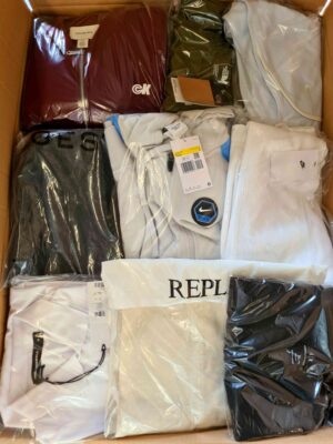 The photo shows a package with clothing in the category B.