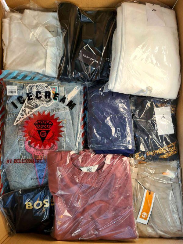 The photo shows a package with clothing in the category B.