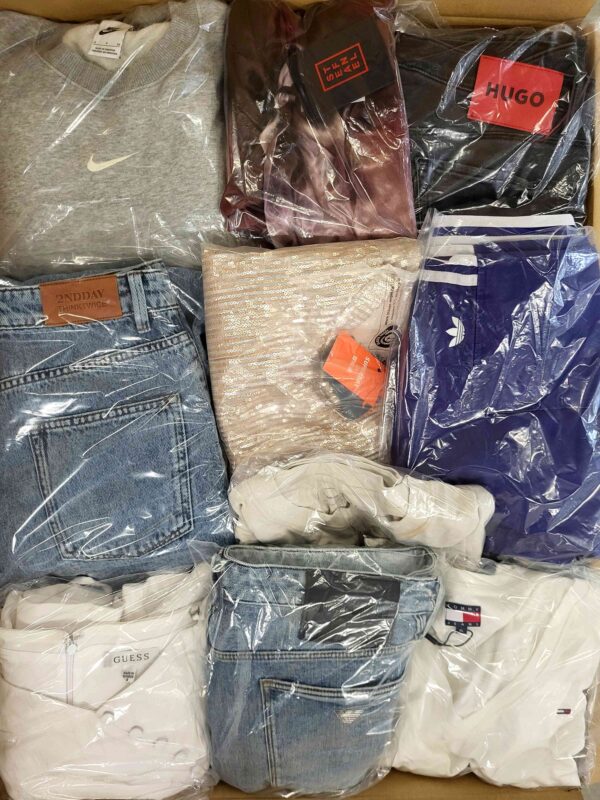 The photo shows a package with clothing in the category C.